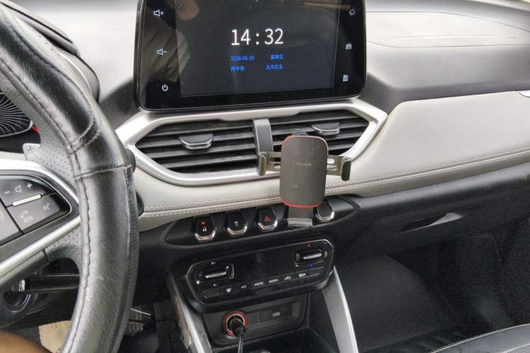 Used Baojun 510 2017 1.5L Automatic Fashion Model Audio And AC Panel