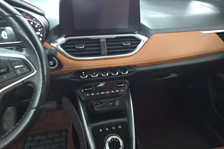Used Baojun 510 2017 1.5L Automatic Luxury Model Audio And AC Panel
