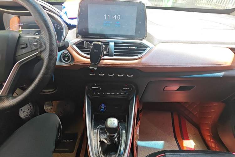 Used Baojun 510 2017 1.5L Manual Luxury Model Audio And AC Panel