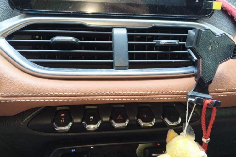 Used Baojun 510 2017 1.5L Manual Luxury Model Audio And AC Panel