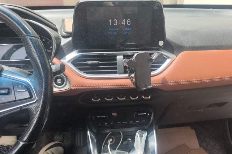 Used Baojun 510 2017 1.5L Manual Luxury Model Audio And AC Panel