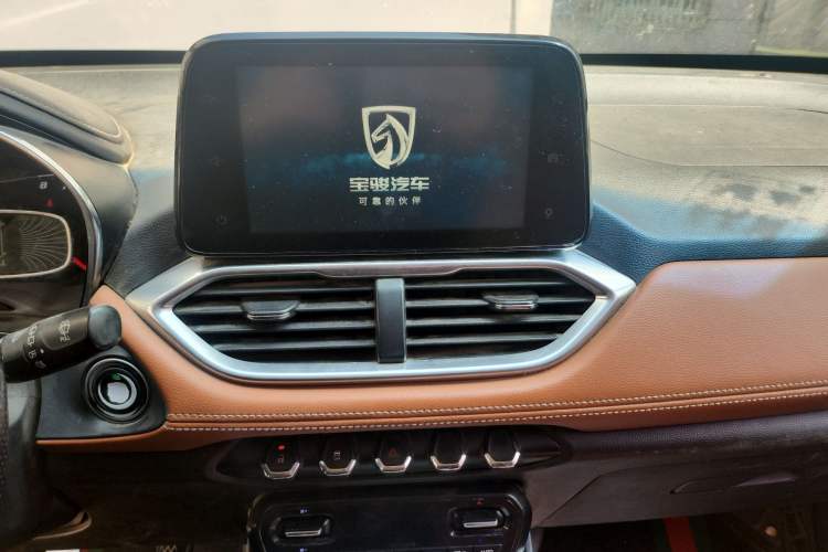 Used Baojun 510 2017 1.5L Manual Luxury Model Audio And AC Panel