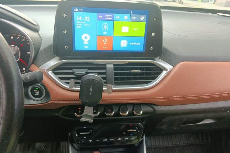 Used Baojun 510 2017 1.5L Manual Luxury Model Audio And AC Panel