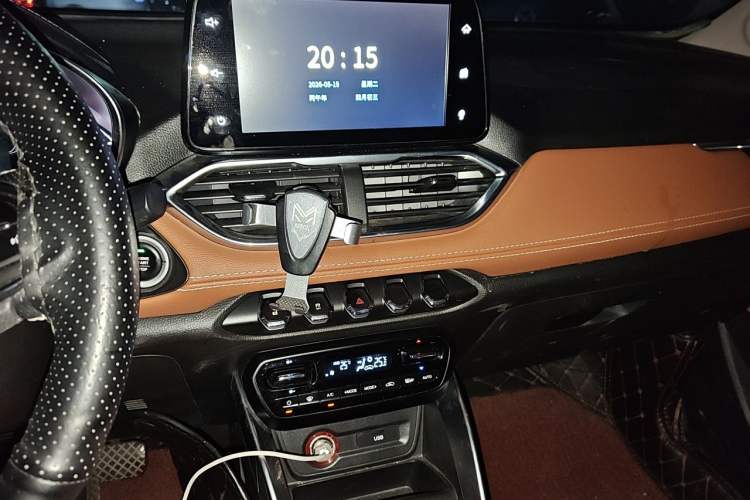 Used Baojun 510 2017 1.5L Automatic Luxury Model Audio And AC Panel