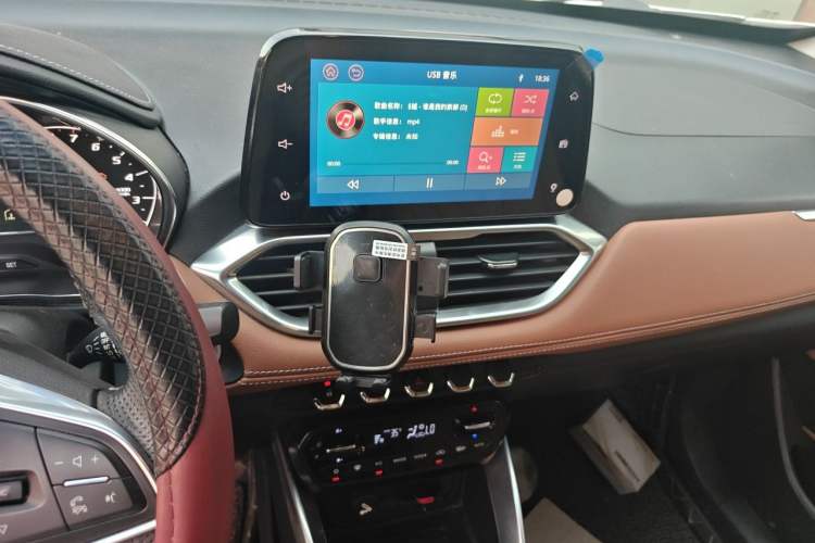 Used Baojun 510 2017 1.5L Manual Luxury Model Audio And AC Panel