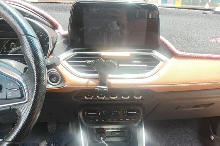 Used Baojun 510 2017 1.5L Manual Luxury Model Audio And AC Panel