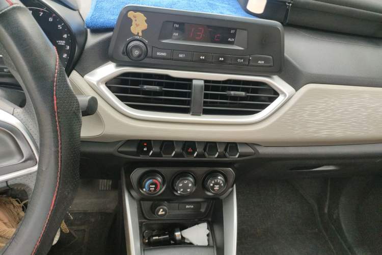Used Baojun 510 2017 1.5L manual Comfort trim Audio And AC Panel
