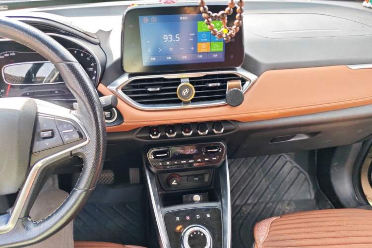 Used Baojun 510 2017 1.5L Automatic Luxury Model Audio And AC Panel