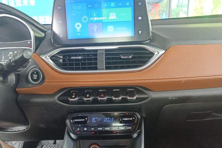 Used Baojun 510 2017 1.5L Automatic Luxury Model Audio And AC Panel
