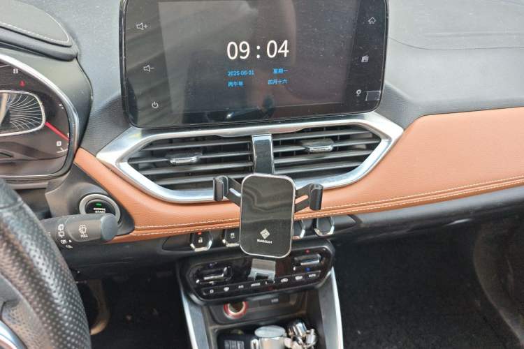 Used Baojun 510 2017 1.5L Manual Luxury Model Audio And AC Panel