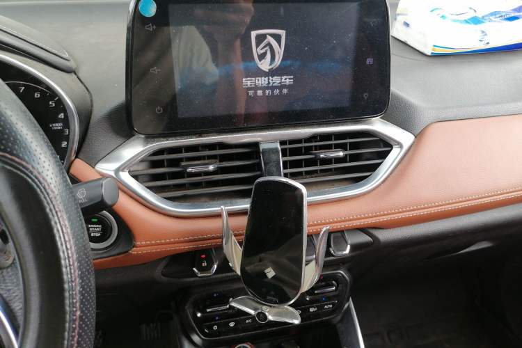 Used Baojun 510 2017 1.5L Manual Luxury Model Audio And AC Panel
