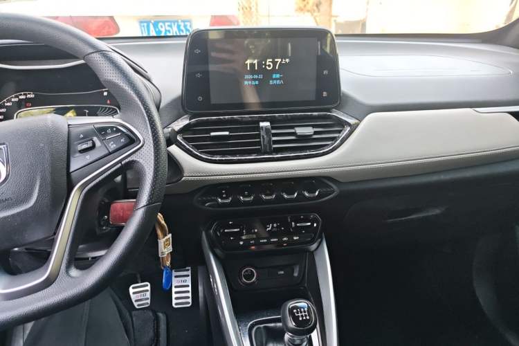 Used Baojun 510 2017 1.5L Manual Fashion Model Audio And AC Panel