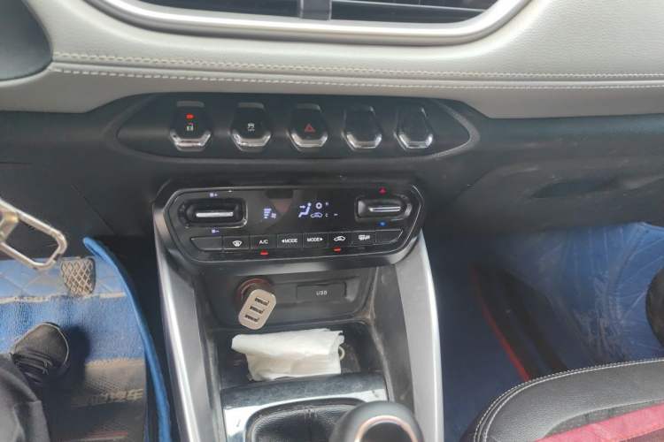 Used Baojun 510 2017 1.5L Manual Fashion Model Audio And AC Panel