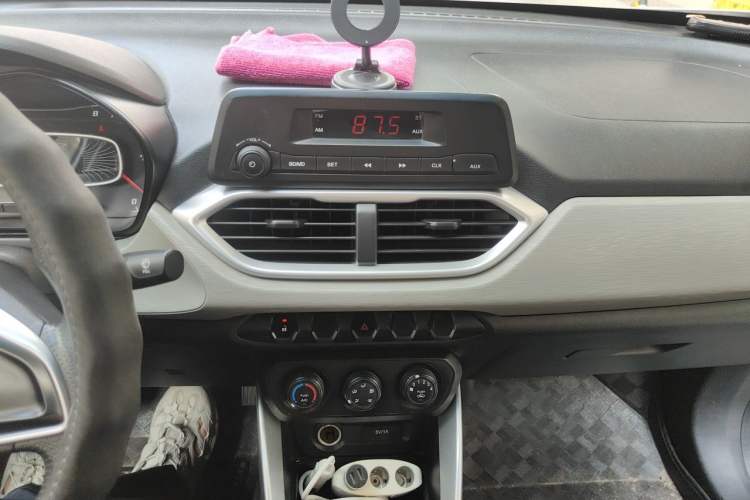 Used Baojun 510 2017 1.5L manual Comfort trim Audio And AC Panel