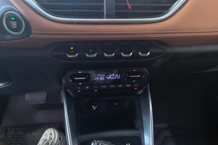 Used Baojun 510 2017 1.5L Automatic Luxury Model Audio And AC Panel