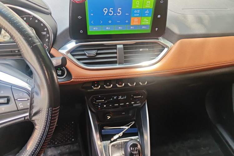 Used Baojun 510 2017 1.5L Manual Luxury Model Audio And AC Panel