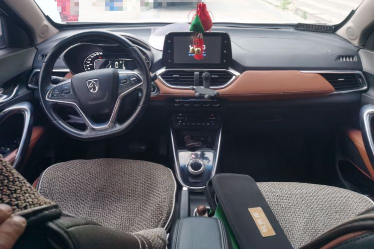 Used Baojun 510 2017 1.5L Automatic Luxury Model Center Console