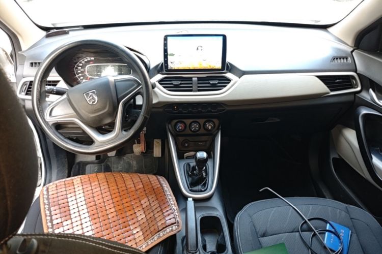 Used Baojun 510 2017 1.5L manual Comfort trim Center Console