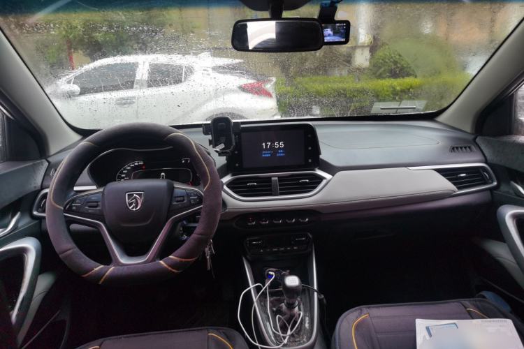 Used Baojun 510 2017 1.5L Manual Fashion Model Center Console