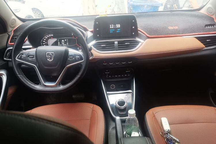 Used Baojun 510 2017 1.5L Automatic Luxury Model Center Console