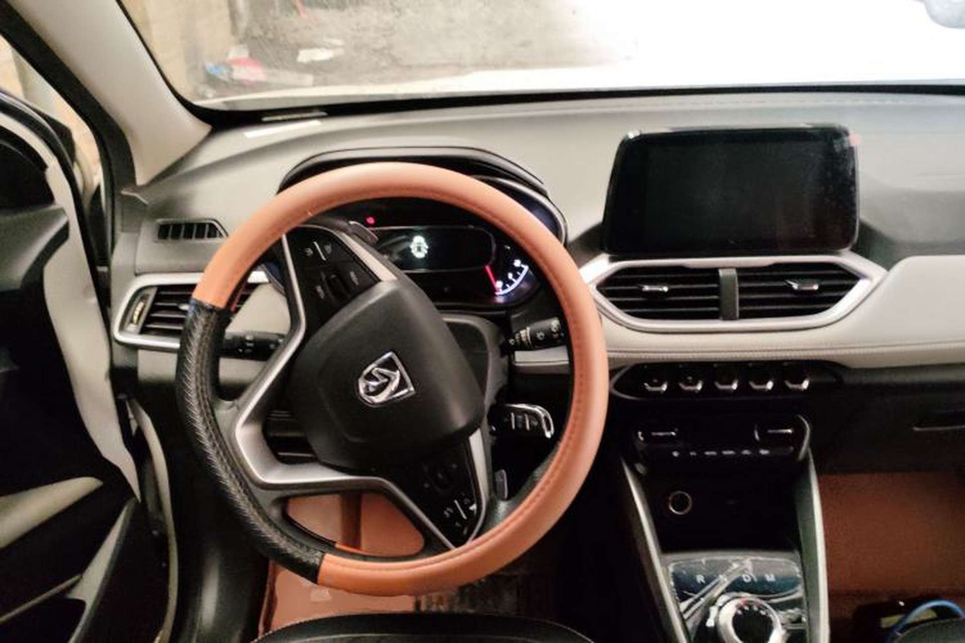 Used Baojun 510 2017 1.5L Automatic Fashion Model Center Console