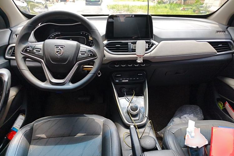 Used Baojun 510 2017 1.5L Automatic Fashion Model Center Console