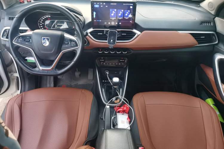 Used Baojun 510 2017 1.5L Manual Luxury Model Center Console