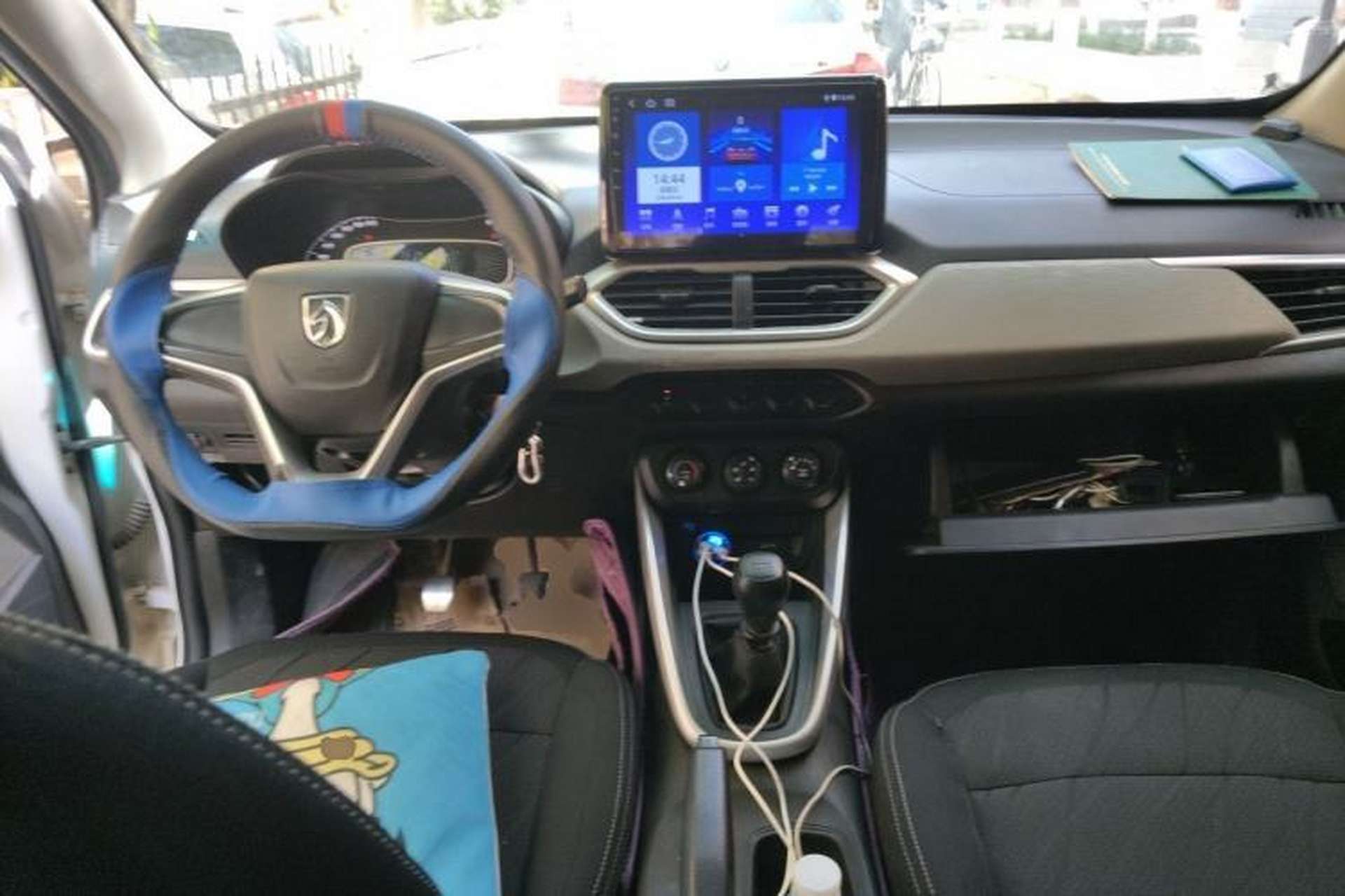 Used Baojun 510 2017 1.5L manual Comfort trim Center Console