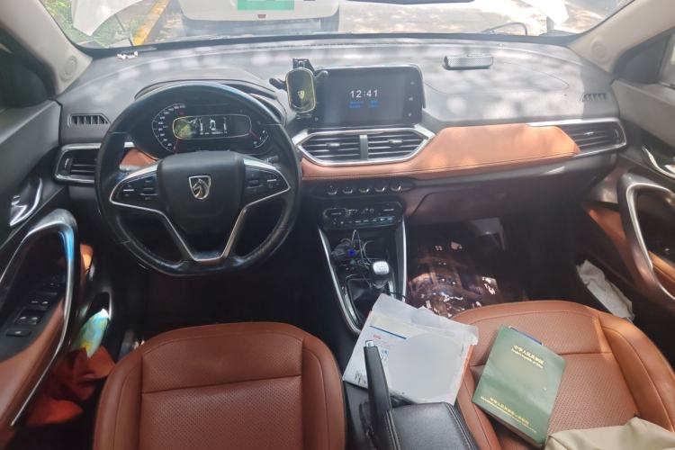 Used Baojun 510 2017 1.5L Manual Luxury Model Center Console