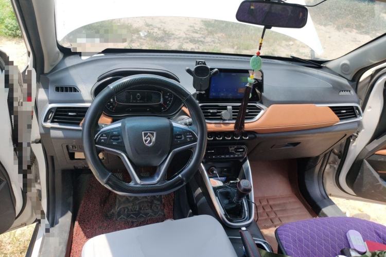 Used Baojun 510 2017 1.5L Manual Luxury Model Center Console