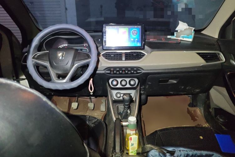 Used Baojun 510 2017 1.5L manual Comfort trim Center Console