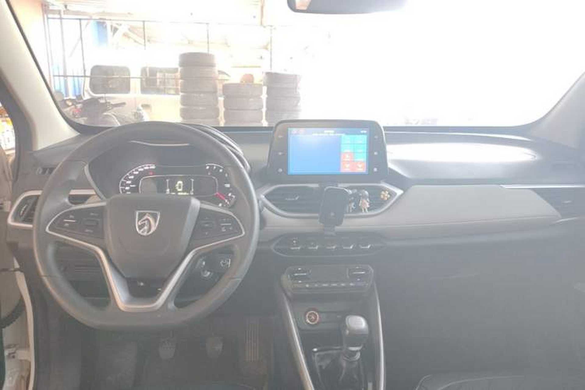 Used Baojun 510 2017 1.5L Manual Fashion Model Center Console
