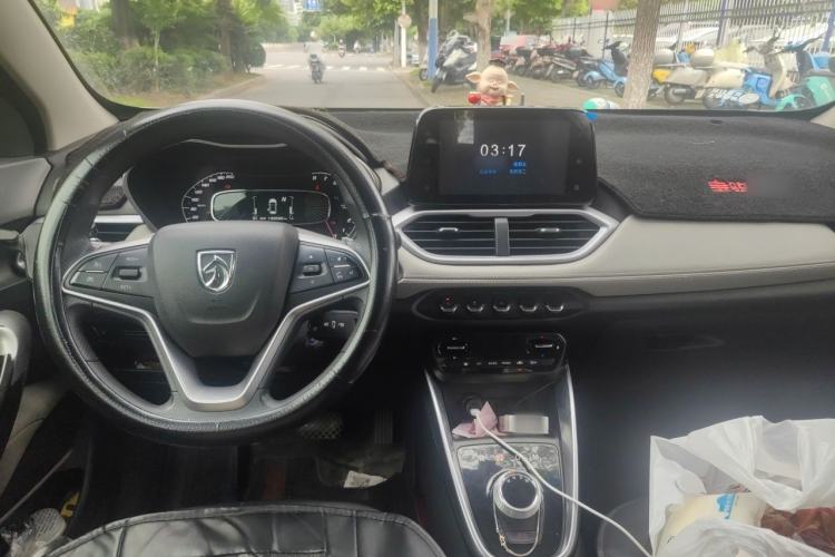 Used Baojun 510 2017 1.5L Automatic Fashion Model Center Console