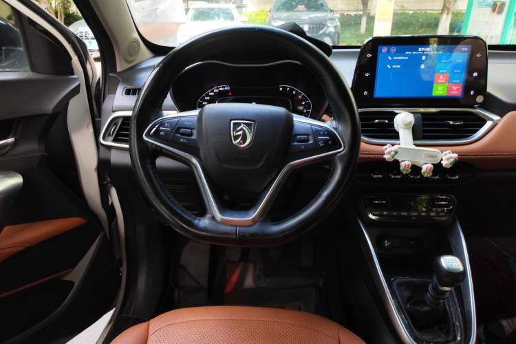 Used Baojun 510 2017 1.5L Manual Luxury Model Center Console