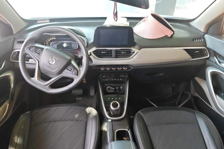 Used Baojun 510 2017 1.5L Automatic Fashion Model Center Console