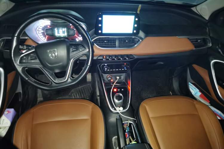 Used Baojun 510 2017 1.5L Automatic Luxury Model Center Console