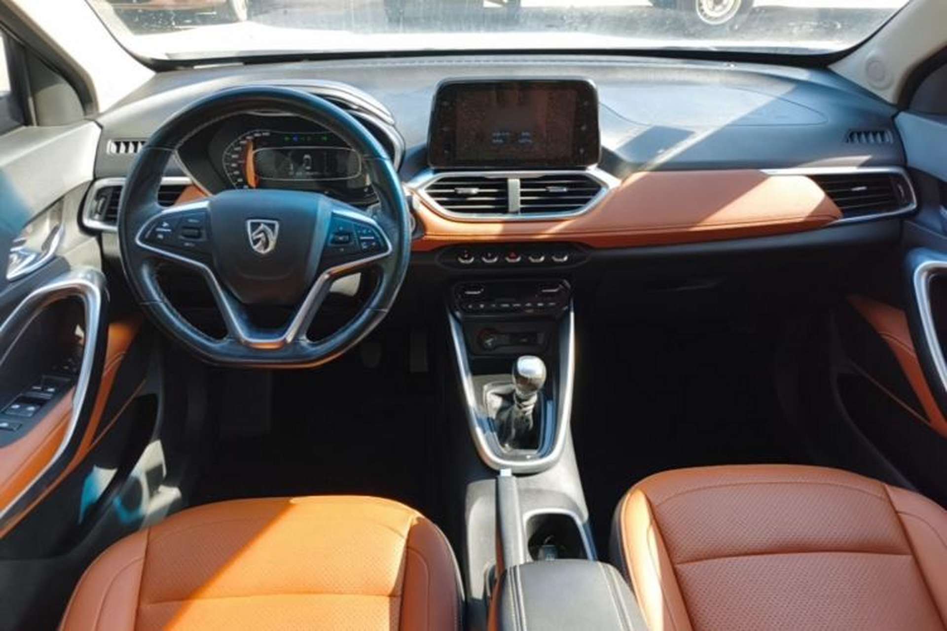 Used Baojun 510 2017 1.5L Manual Luxury Model Center Console