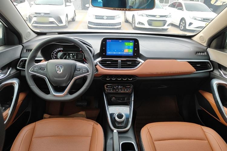 Used Baojun 510 2017 1.5L Automatic Luxury Model Center Console
