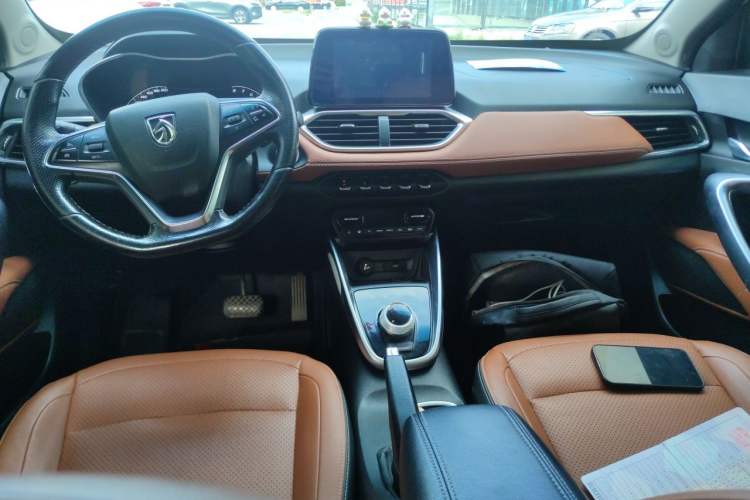 Used Baojun 510 2017 1.5L Automatic Luxury Model Center Console