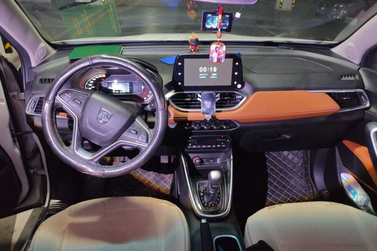 Used Baojun 510 2017 1.5L Manual Luxury Model Center Console