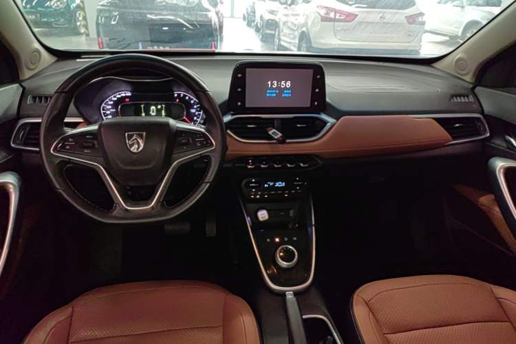 Used Baojun 510 2017 1.5L Automatic Luxury Model Center Console