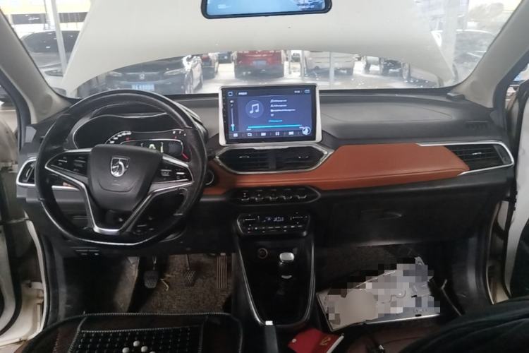 Used Baojun 510 2017 1.5L Manual Luxury Model Center Console
