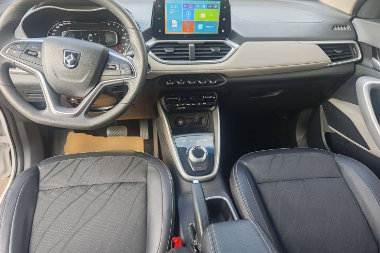 Used Baojun 510 2017 1.5L Automatic Fashion Model Center Console