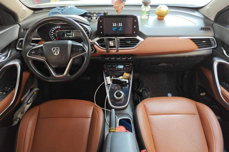 Used Baojun 510 2017 1.5L Automatic Luxury Model Center Console