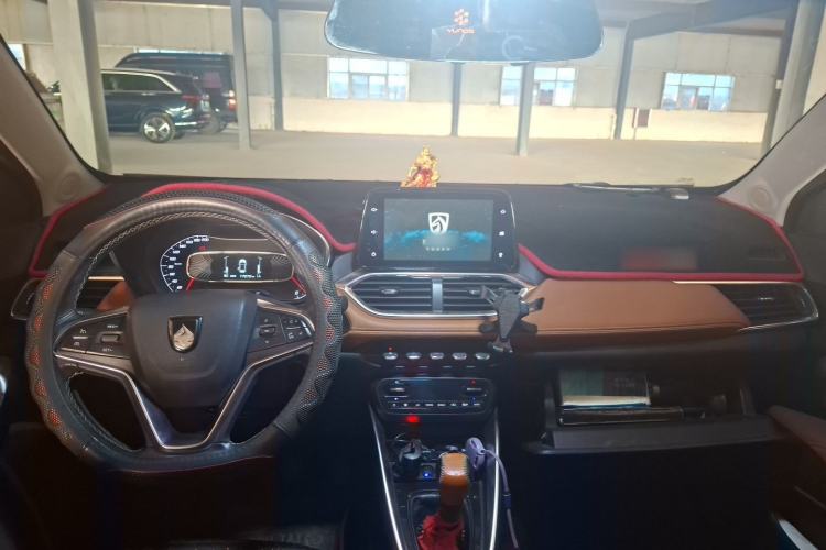 Used Baojun 510 2017 1.5L Manual Luxury Model Center Console