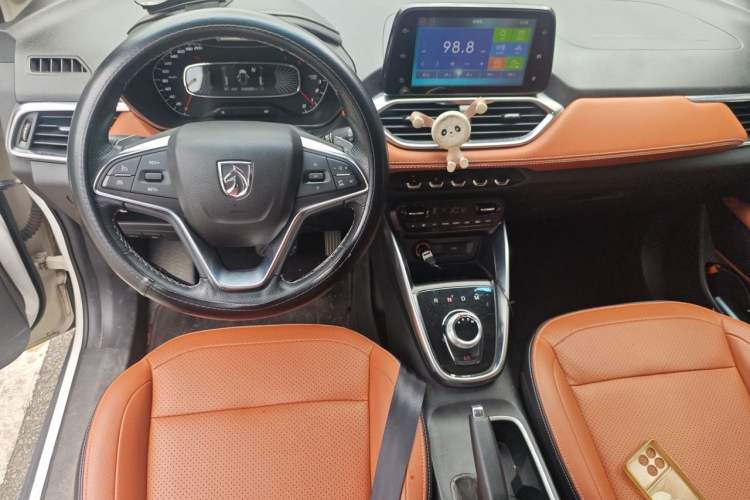 Used Baojun 510 2017 1.5L Automatic Luxury Model Center Console