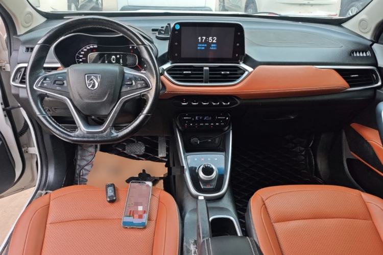Used Baojun 510 2017 1.5L Automatic Luxury Model Center Console