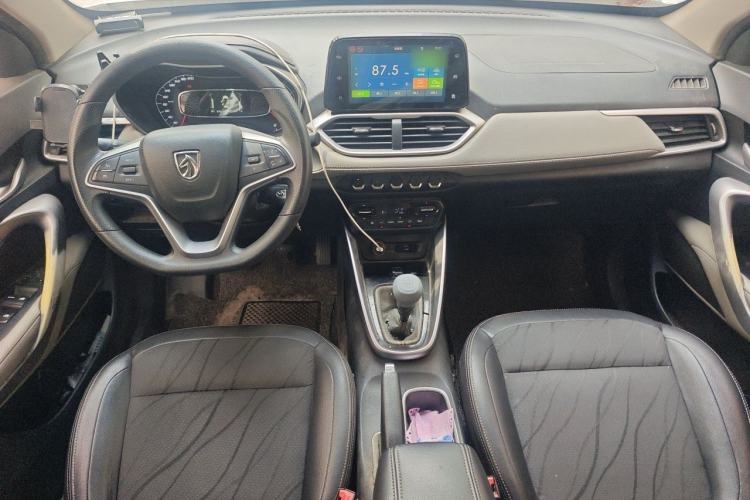 Used Baojun 510 2017 1.5L Manual Fashion Model Center Console