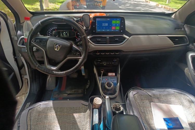 Used Baojun 510 2017 1.5L Automatic Fashion Model Center Console