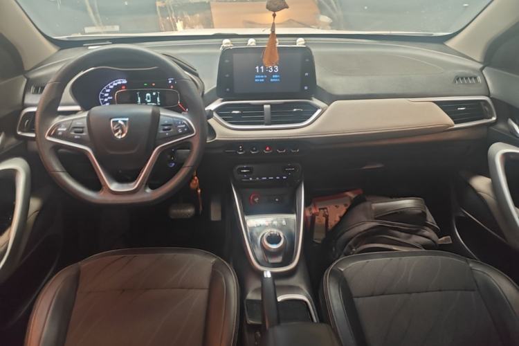Used Baojun 510 2017 1.5L Automatic Fashion Model Center Console